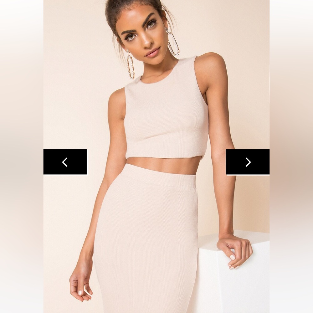 Neutral color ribbed set